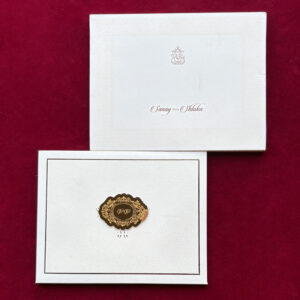 minimal-gold-frame-invite